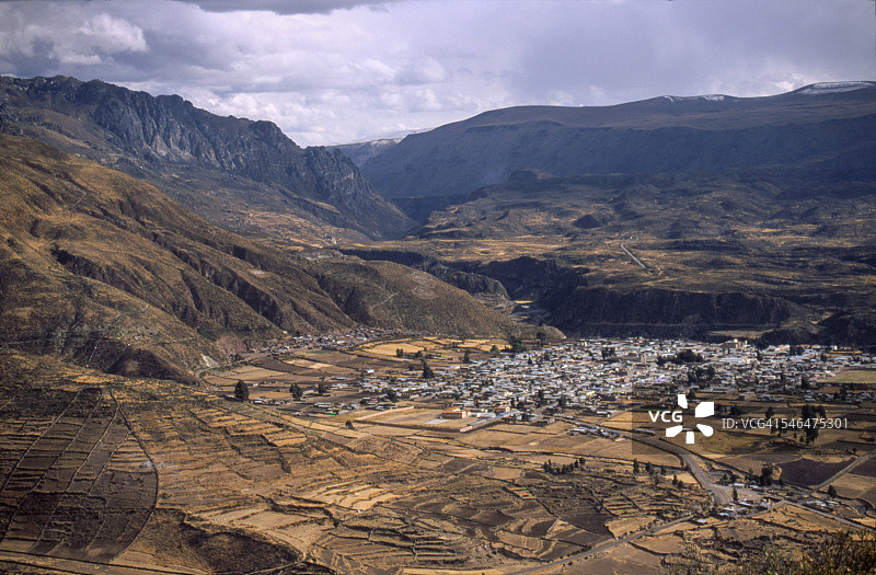 科尔卡山谷的奇瓦伊镇图片素材