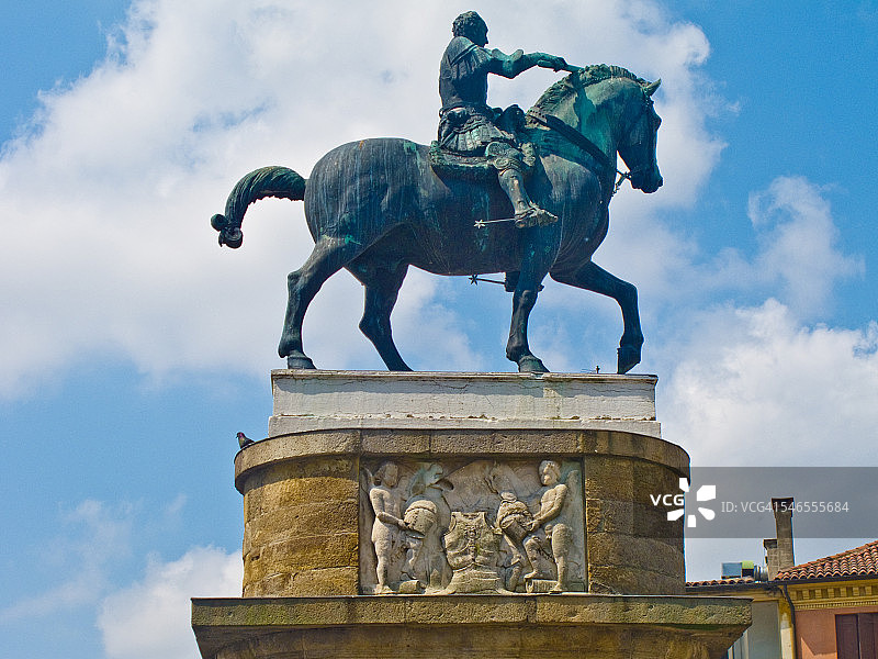 多纳泰罗的加塔梅拉塔雕像，意大利威尼托帕多瓦图片素材