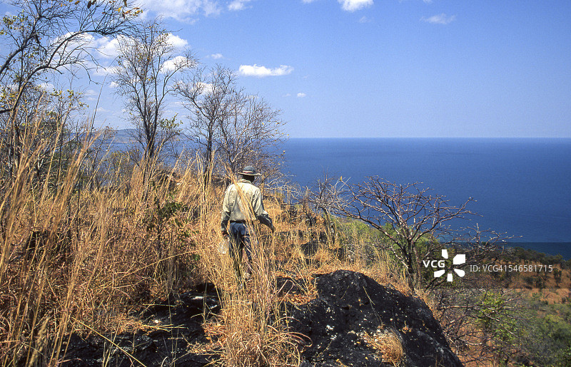 探索莫桑比克马拉维湖的海岸线图片素材