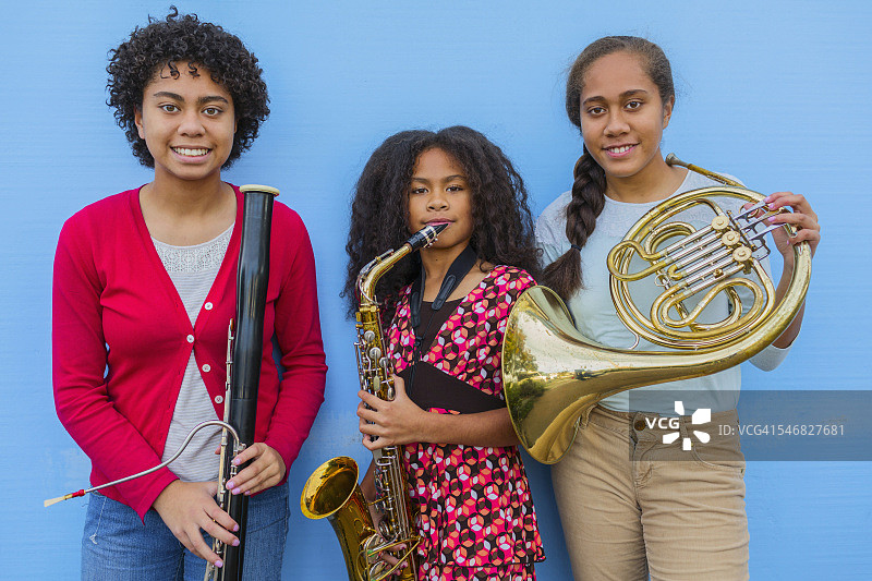 太平洋岛民女孩拿着乐器图片素材
