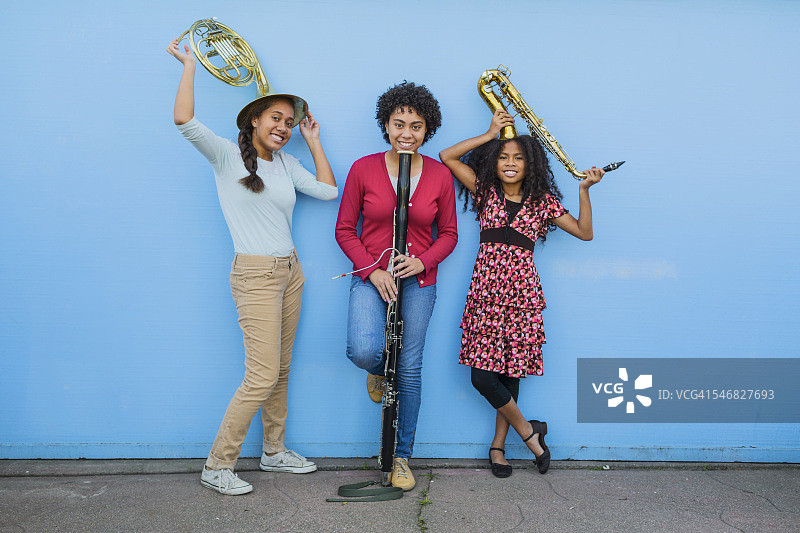太平洋岛民女孩拿着乐器图片素材