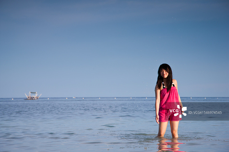 站在水中图片素材