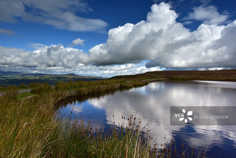 布洛伦奇山黑色山脉中的看守池塘，威尔士图片素材