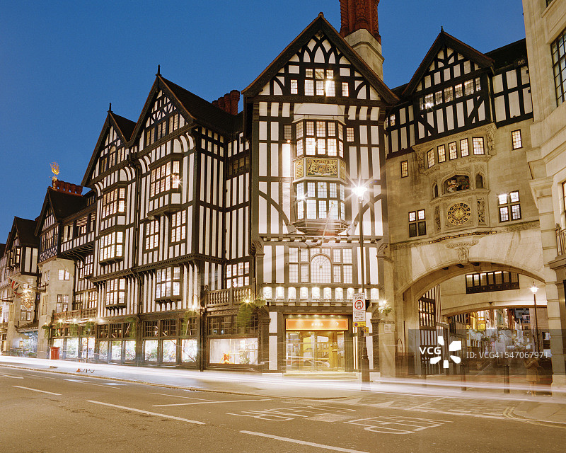 黄昏时的自由百货商店图片素材