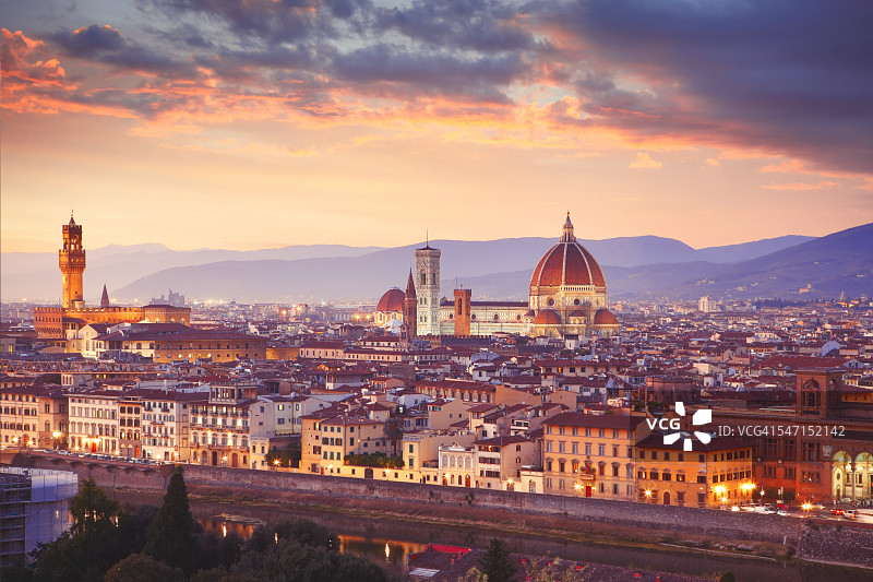 意大利城镇：佛罗伦萨的黄昏图片素材