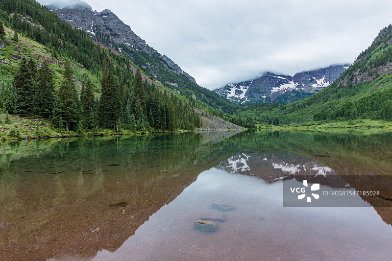 栗色的钟声图片素材