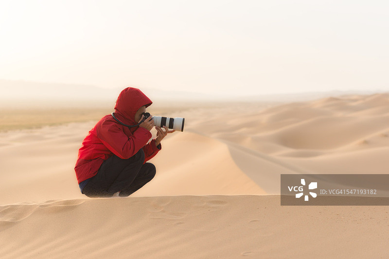 在蒙古国洪戈林埃尔斯沙丘的摄影师图片素材