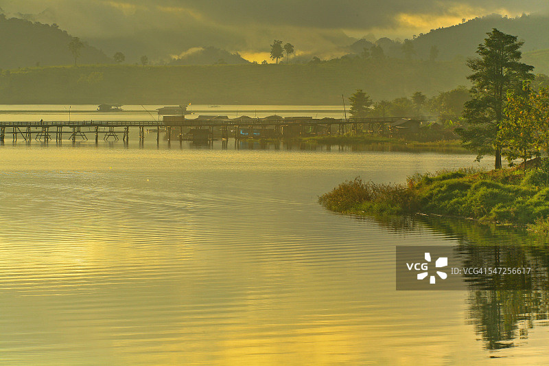 泰国桑卡拉武里木桥图片素材