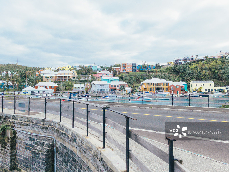 百慕大弗拉茨村的彩色城市风光图片素材