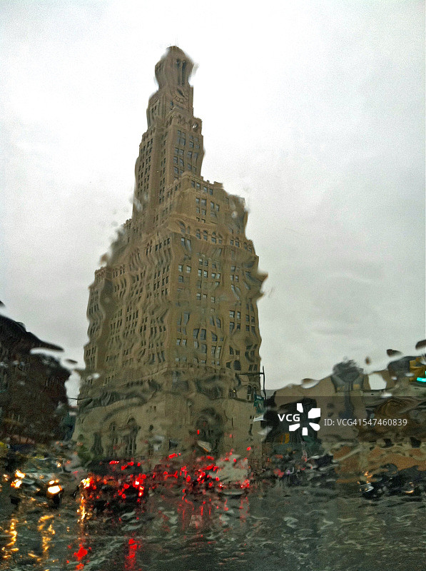 透过雨窗的景色图片素材