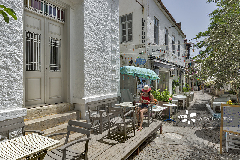 土耳其伊兹密尔切什梅阿拉恰特村爱琴海海岸图片素材