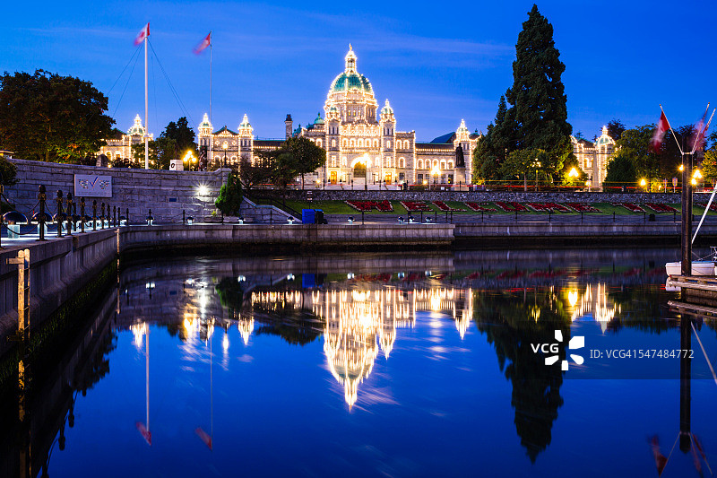 内港和议会大厦夜景图片素材