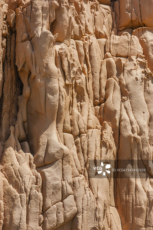 意大利撒丁岛托尔托利：阿尔巴塔克斯的红色岩石图片素材