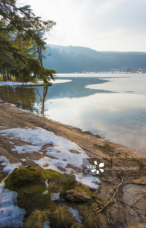 法国孚日山脉隆格梅尔湖的冬季图片素材