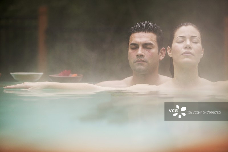 情侣放松身心图片素材