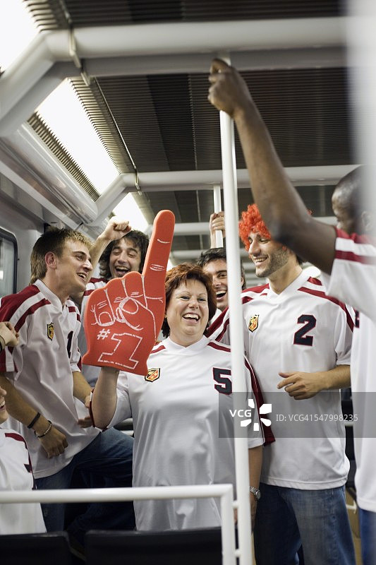 运动迷乘坐地铁图片素材