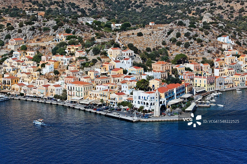 锡米岛亚洛斯港入口处的钟楼图片素材