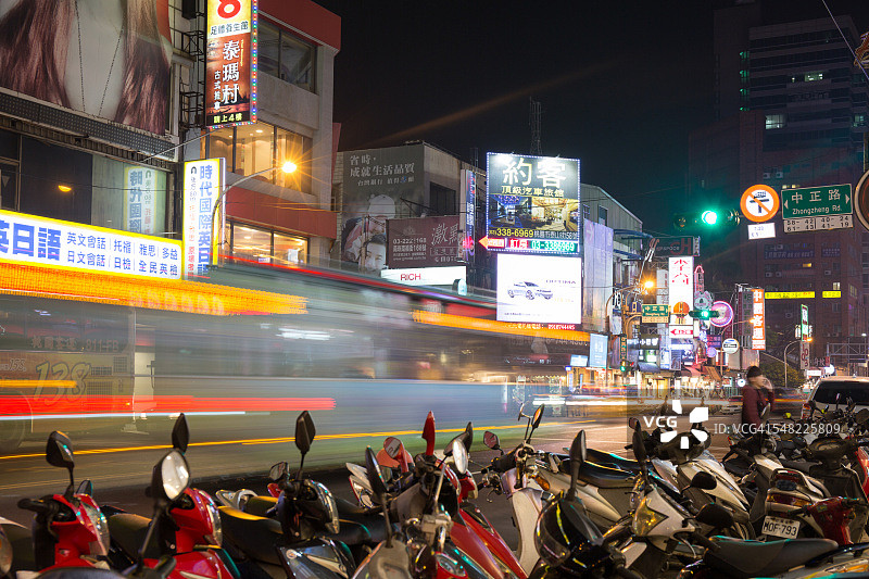 中国台湾桃园市的摩托车和交通图片素材