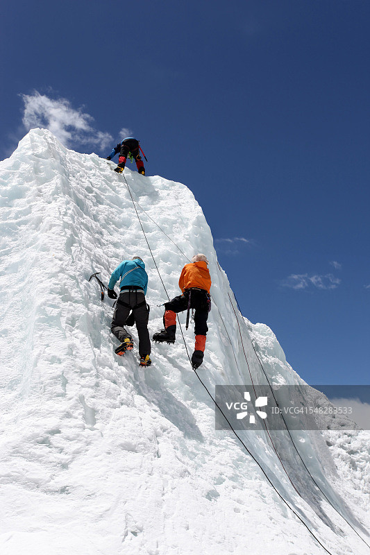 尼泊尔珠穆朗玛峰登山者图片素材