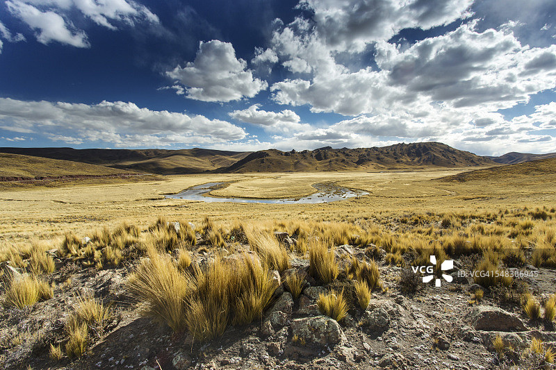 玻利维亚阿雷基帕和的的喀喀湖之间的景色图片素材