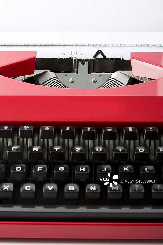 红色旧打字机图片素材