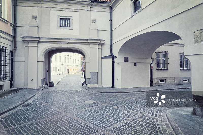 波兰华沙卡诺尼亚的狭窄街道图片素材