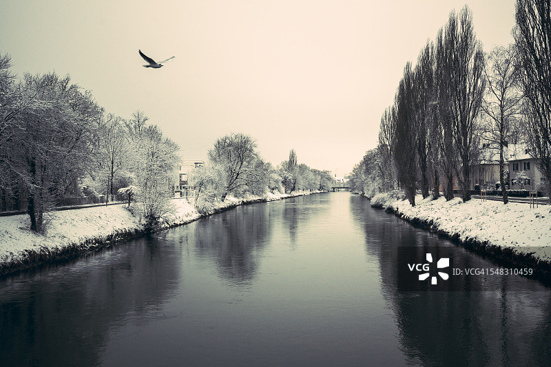 德国兰茨胡特冬季伊萨尔河图片素材