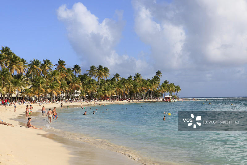 加勒比海瓜德罗普岛圣安妮海滩游客图片素材