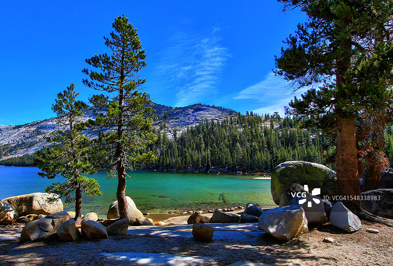 美丽的特纳亚湖图片素材