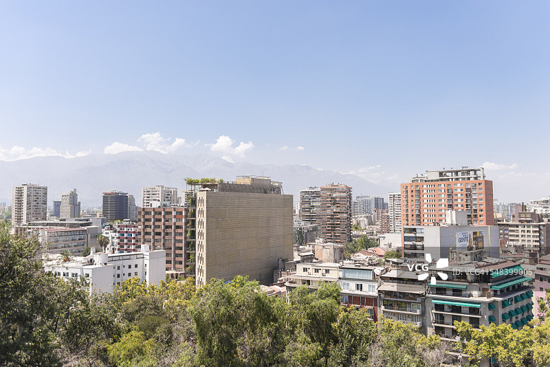 智利圣地亚哥与安第斯山脉图片素材