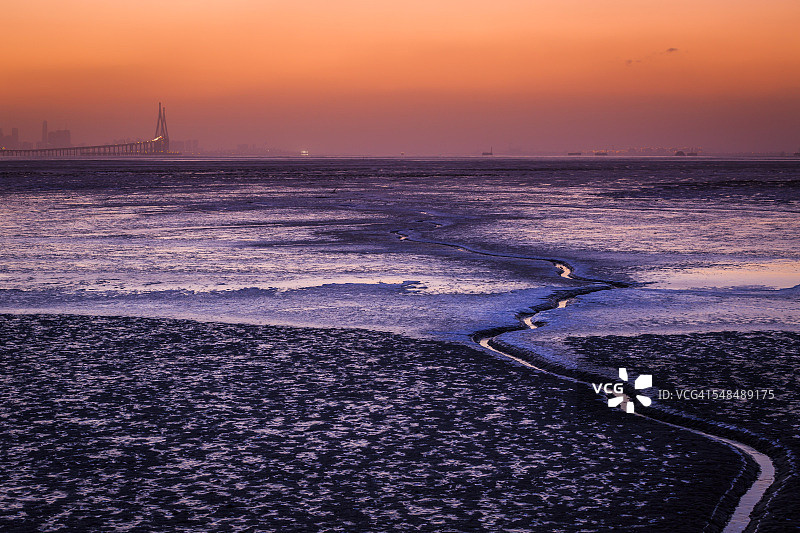 泥滩上的黎明图片素材