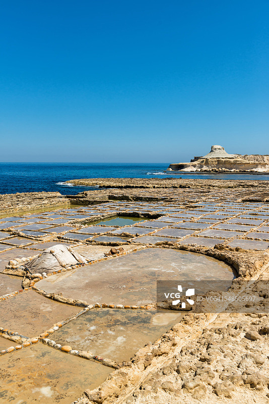戈佐岛的盐田图片素材