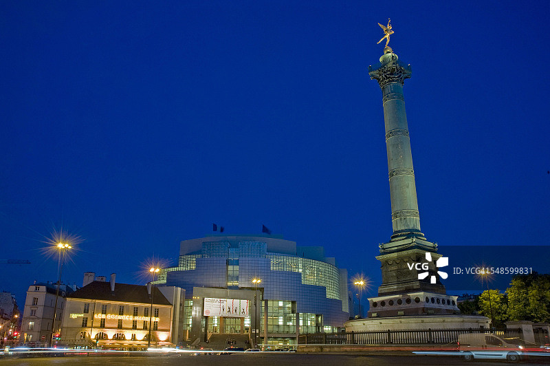 黄昏时的巴士底广场图片素材