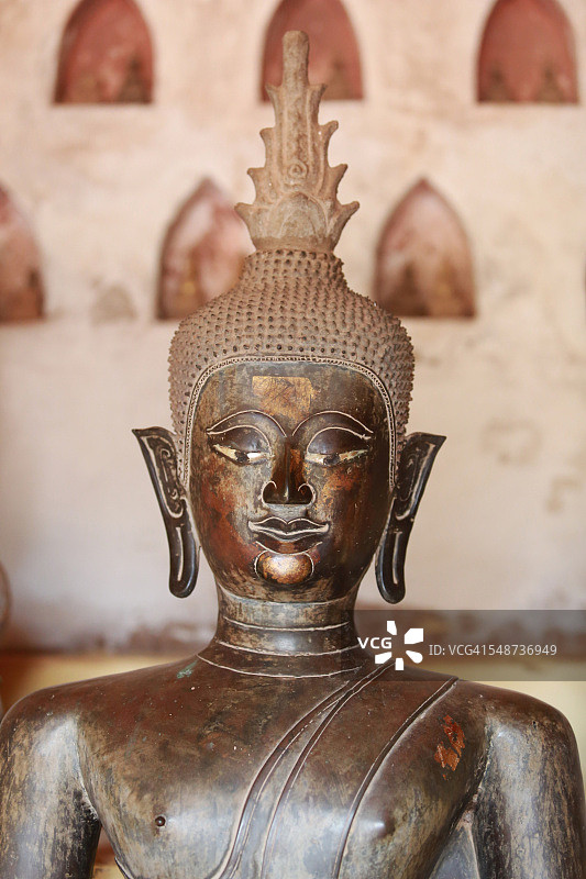 老挝万象西萨格寺的铜佛像图片素材