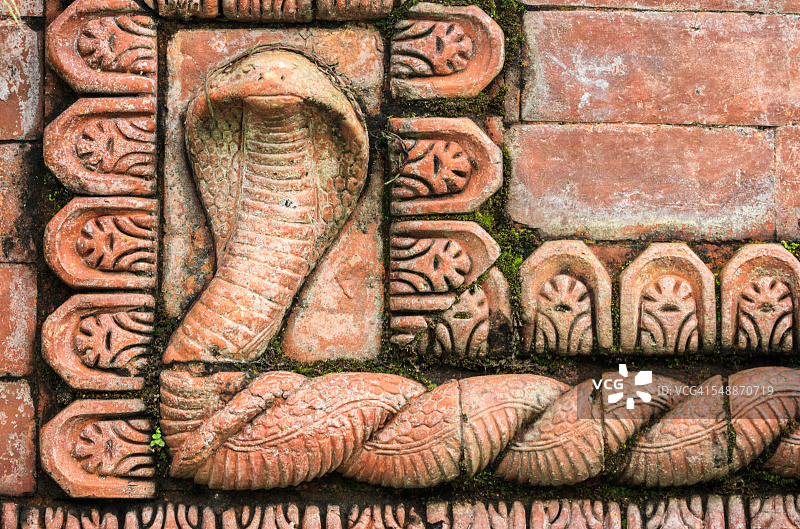 桑库至纳加阔特徒步之旅中的那伽浮雕，尼泊尔图片素材