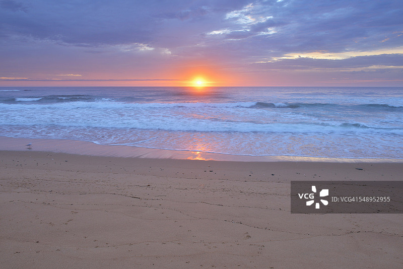 日出时的沙滩图片素材