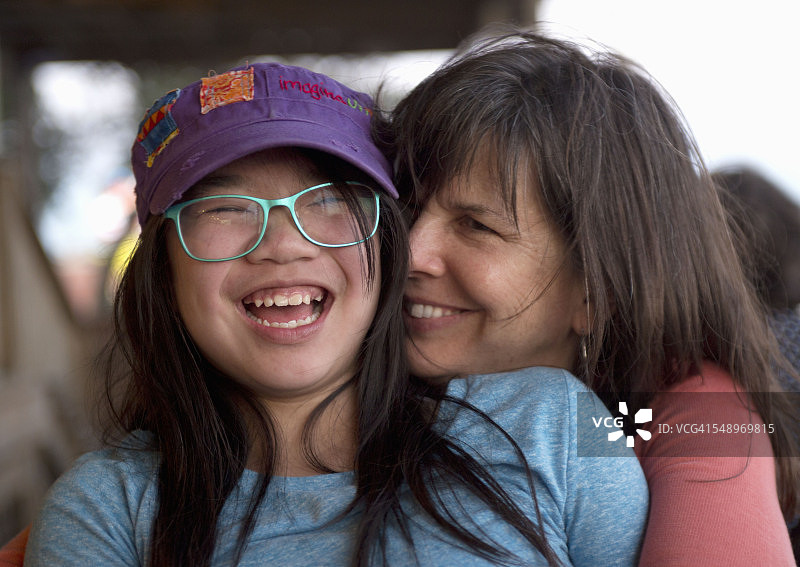 母女在一起很快乐图片素材