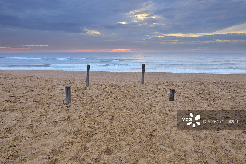 清晨的沙滩图片素材
