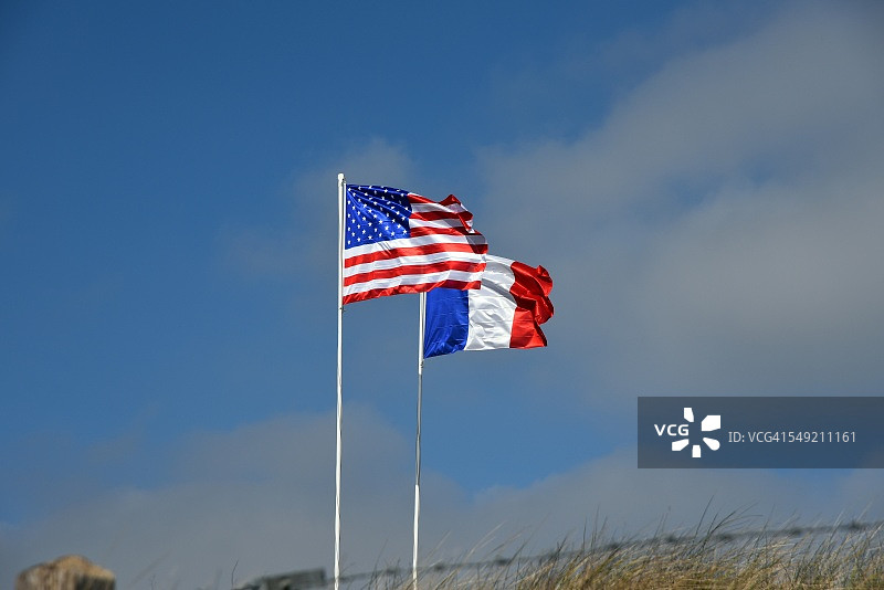 犹他海滩上的法国和美国国旗图片素材