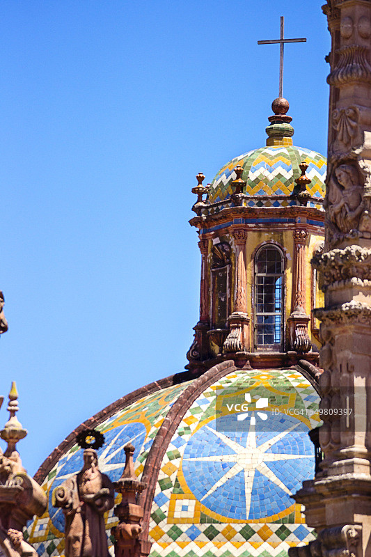 墨西哥塔斯科圣普里斯卡教堂的穹顶图片素材