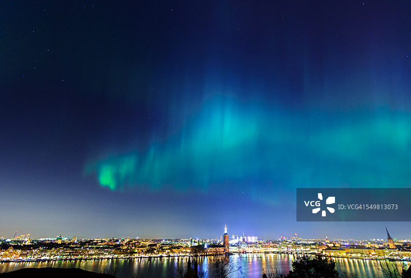 斯德哥尔摩城市上空的北极光图片素材