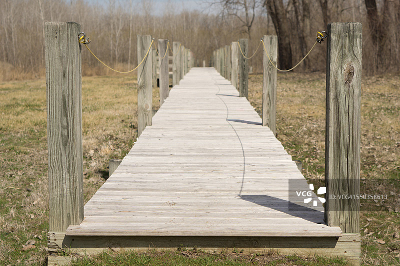 切斯特菲尔德密苏里州木板路；密苏里河图片素材