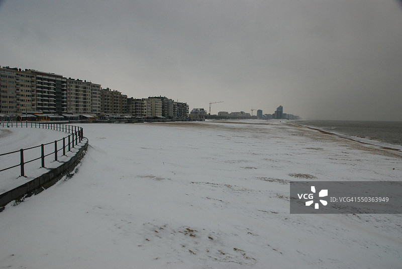 雪下的大海滩图片素材