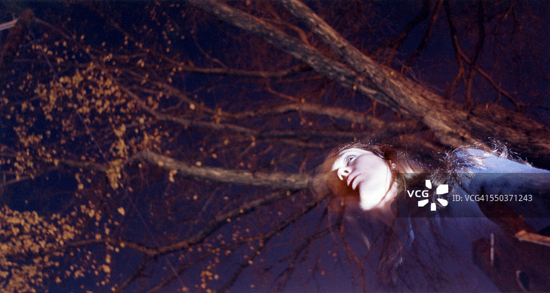 夜晚的幽灵面孔图片素材