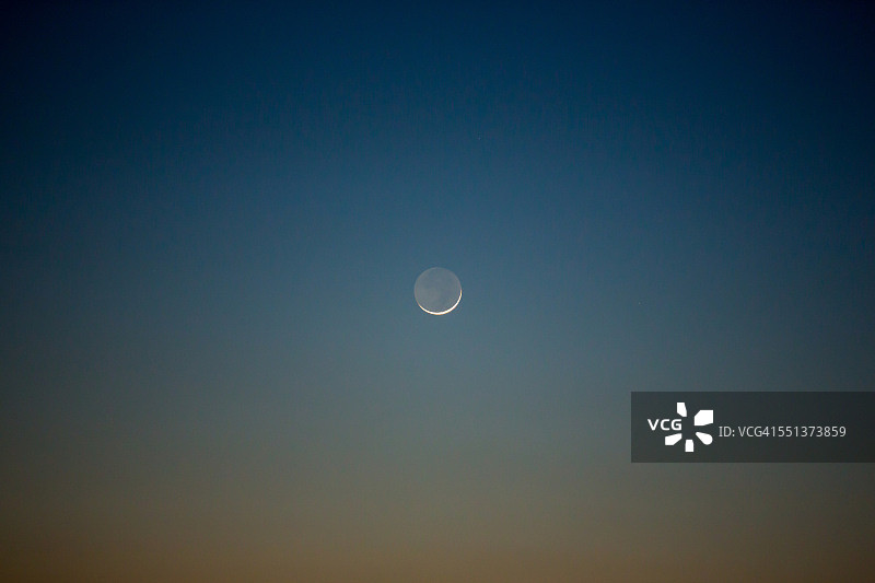 渐盈新月图片素材