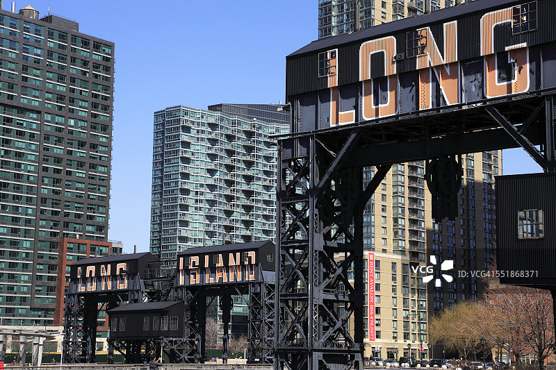 旧龙门架和长岛市图片素材