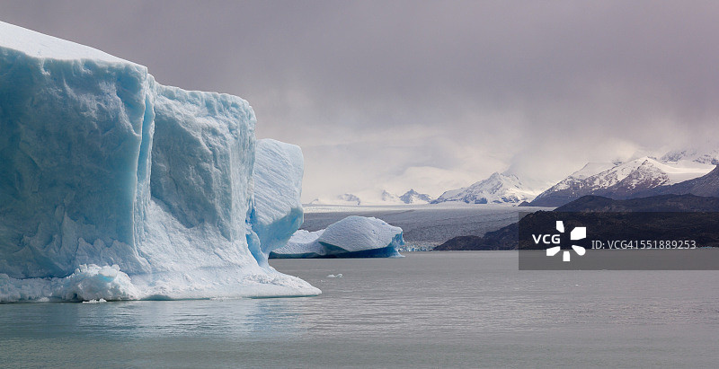 阿根廷湖上的冰山图片素材