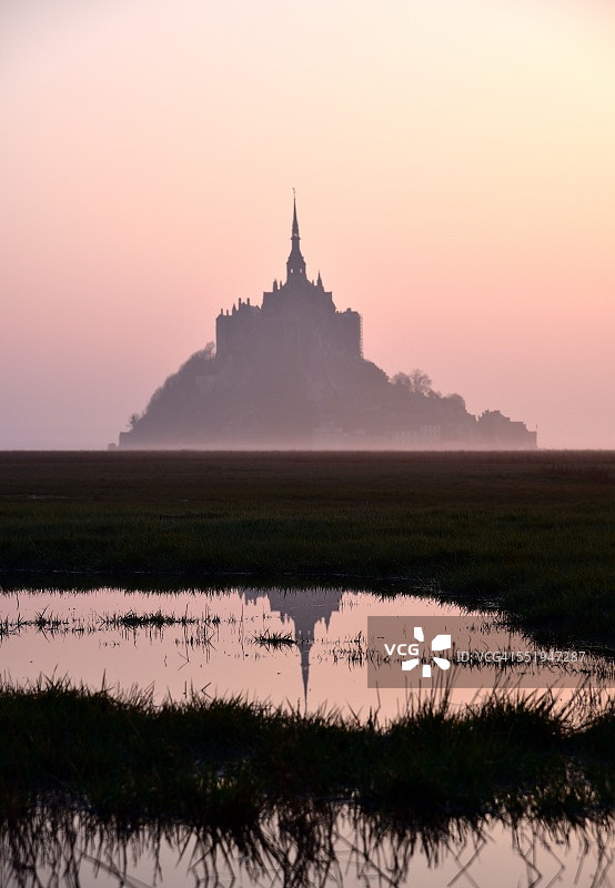 圣米歇尔山倒影图片素材