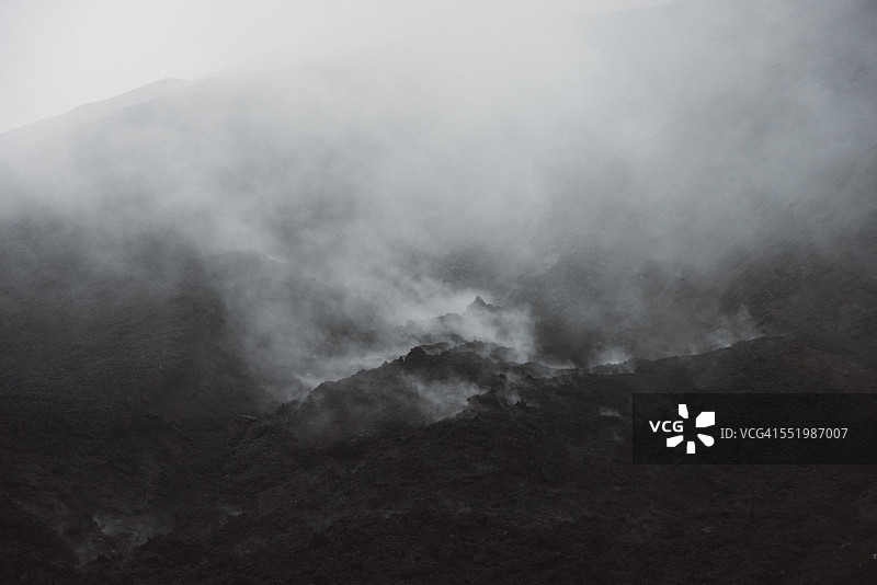 危地马拉帕卡亚火山的火山烟景观图片素材