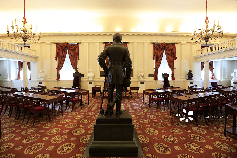 旧屋房间，罗伯特·李雕像图片素材